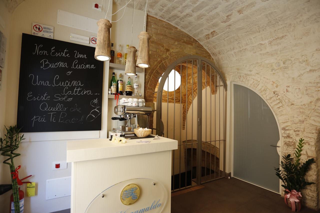 Il Maramaldo Bed&Breakfast-Restaurant Lajatico Exterior photo